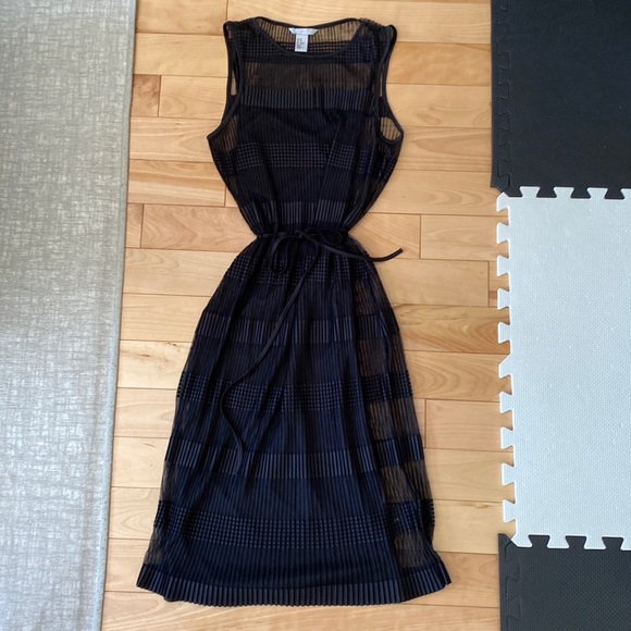 H&M Dresses & Skirts - Women’s H&M black sleeveless chiffon lined dress